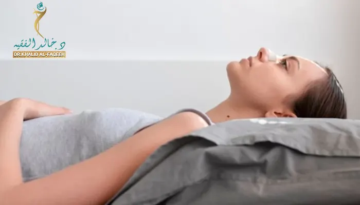 مدة النوم على الظهر بعد عملية تجميل الأنف